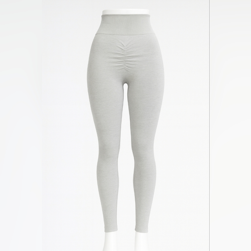 OQQ Seamless Scrunch Leggings –(light Gray/stone color) NEW/LARGE